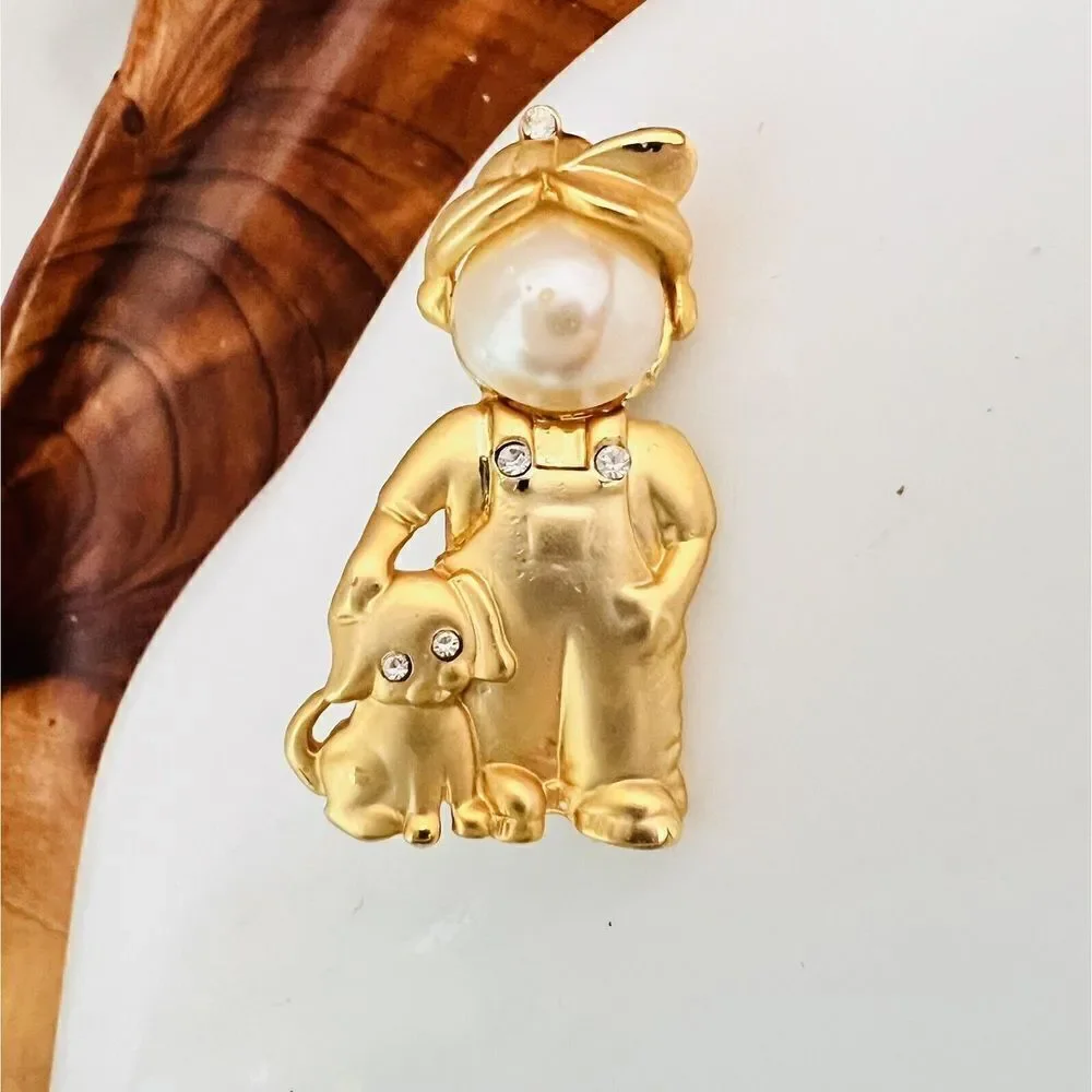 Vintage Brooch Boy Cap Dog Puppy Brushed Gold Tone Pearl Head Rhinestones 1208